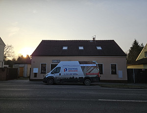 Zateplení stropu rodinného domu pomocí foukané izolace